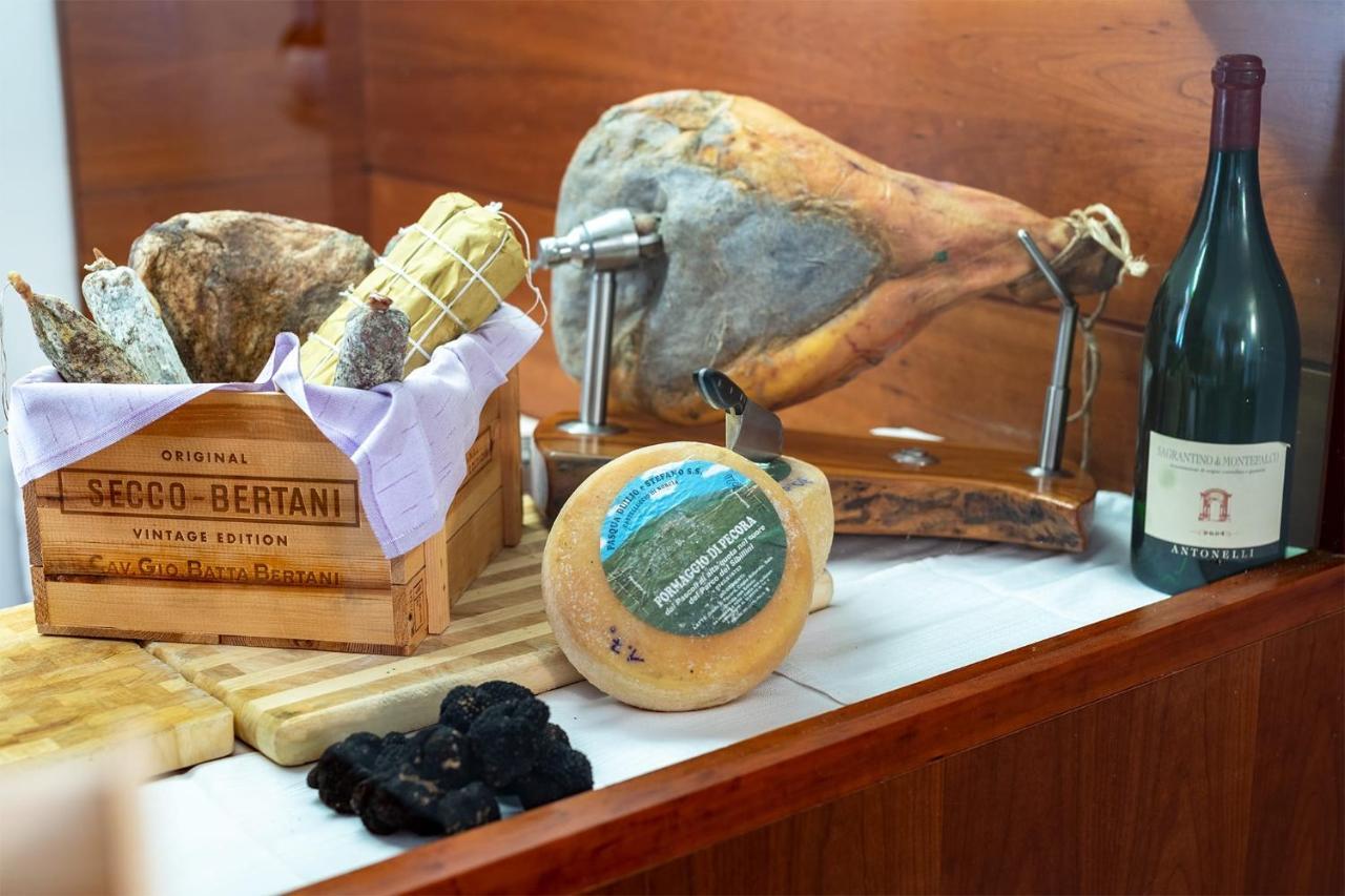 Albergo Ristorante Il Terziere トレビ エクステリア 写真