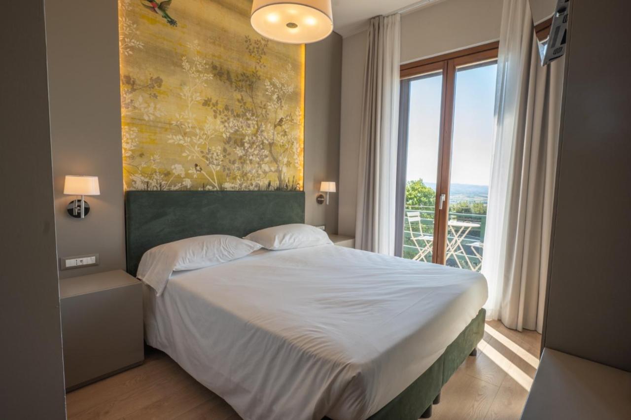 Albergo Ristorante Il Terziere トレビ エクステリア 写真