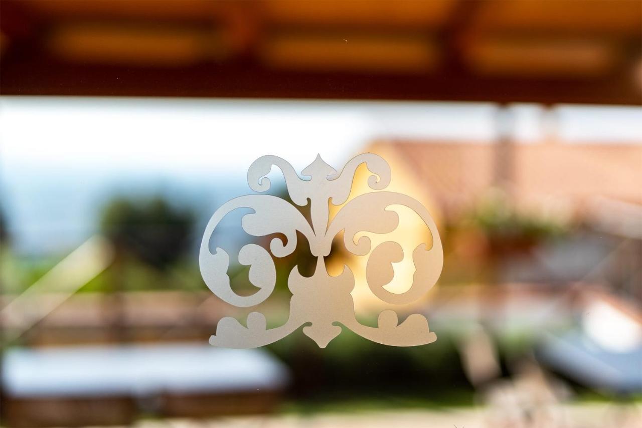 Albergo Ristorante Il Terziere トレビ エクステリア 写真