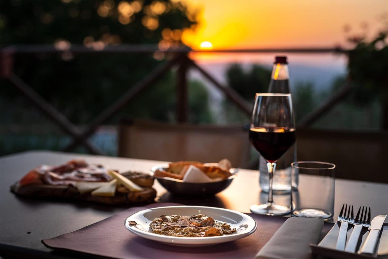 Albergo Ristorante Il Terziere トレビ エクステリア 写真