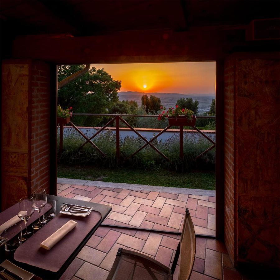 Albergo Ristorante Il Terziere トレビ エクステリア 写真