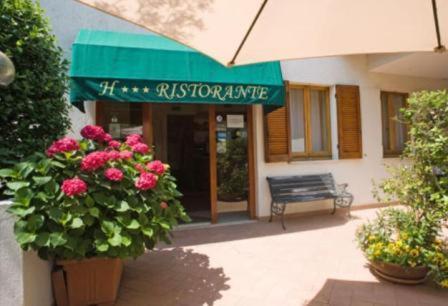 Albergo Ristorante Il Terziere トレビ エクステリア 写真